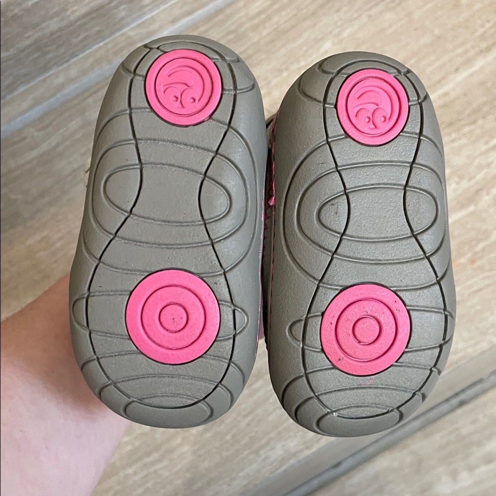 SURPRIZE NWOT Baby Girls Size 3 Cozy Gray and Pink Boots Velcro - Picture 6 of 11